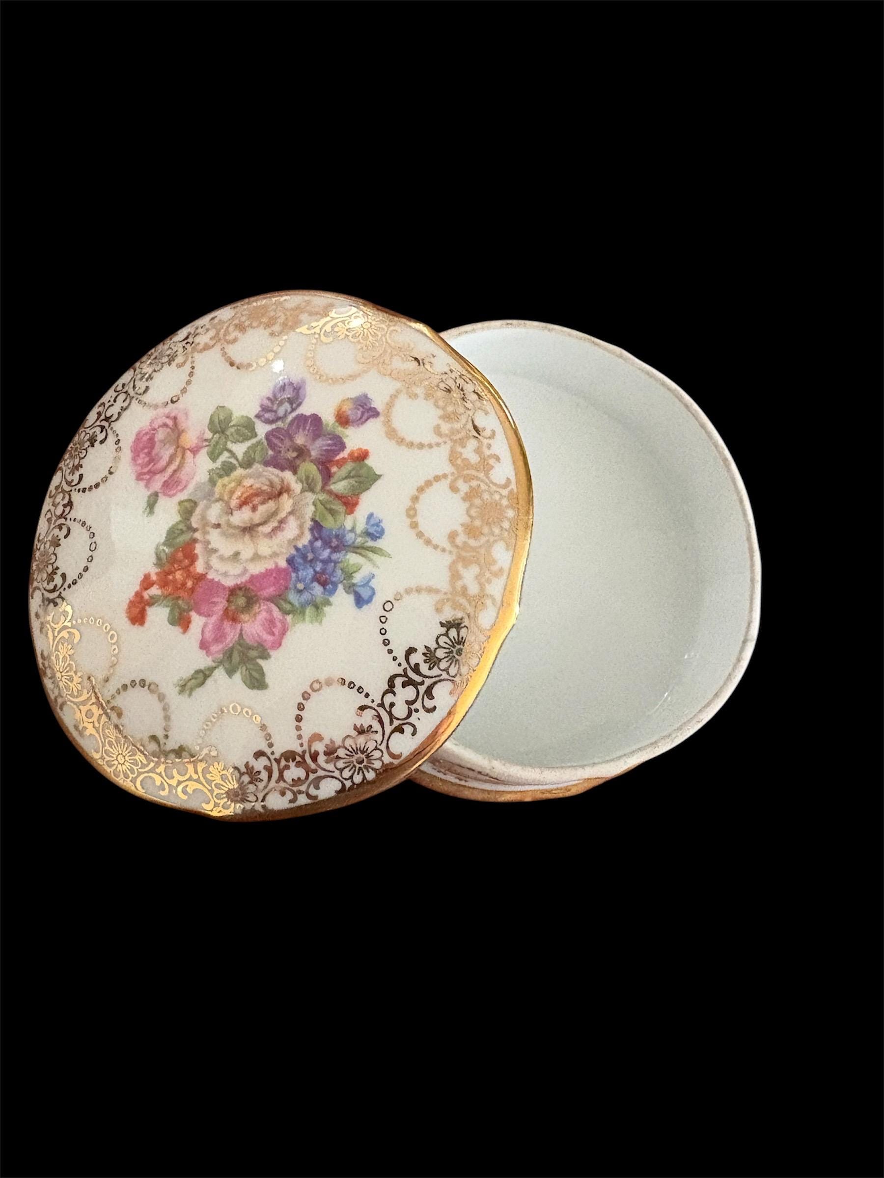 Vintage Limoges porcelain trinket box from France, Hand-painted 