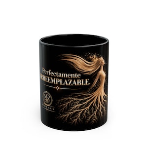 May include: A black ceramic mug featuring a gold graphic of a figure with flowing hair that transitions into tree roots. The text reads Perfectamente IRREEMPLAZABLE and includes a circular logo with the letters MR and MUJER RAIZ.