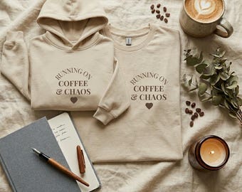 Sudadera y camiseta divertidas para el Día de la Madre, conjunto divertido para mamá, regalo de café y caos para mamá, camiseta para mamá cansada, idea de regalo para el Día de la Madre