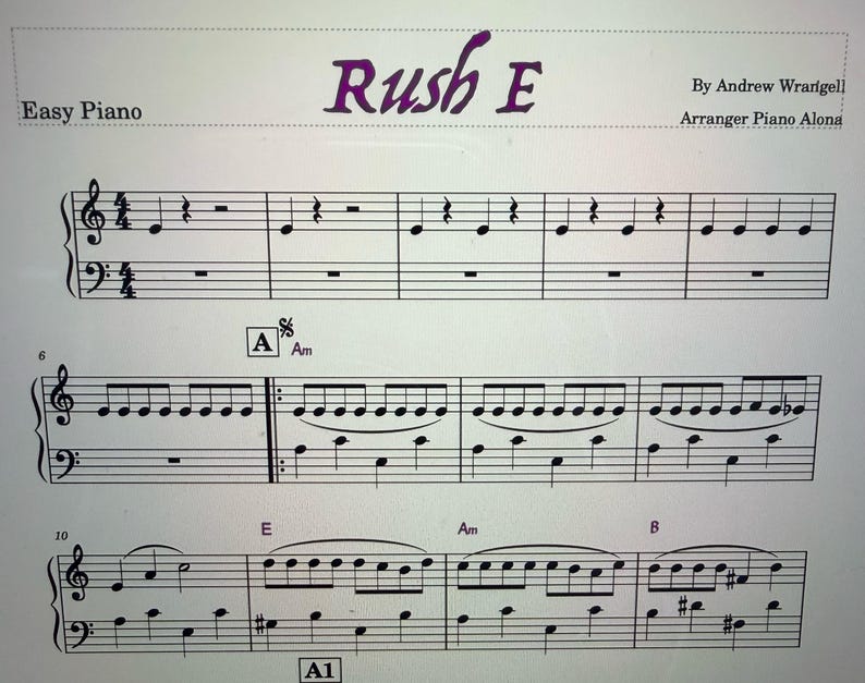 Pode incluir: Partitura de "Rush E" para piano f&aacute;cil, com notas musicais e pautas. O t&iacute;tulo est&aacute; em escrita roxa, e o compositor e o arranjador tamb&eacute;m est&atilde;o listados. A m&uacute;sica inclui armaduras, indica&ccedil;&otilde;es de compasso e s&iacute;mbolos de acordes.