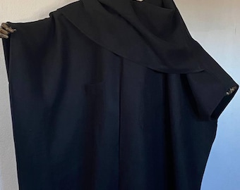 Cape Manteau Noir Long 143 cm – Coupe Oversize Mastoura avec Zip & Écharpe Intégrée – Tenue Modeste Chic