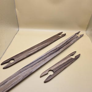 22、14、10、8.6インチのブラックリンバ材シャトル