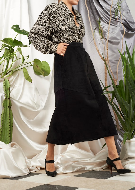 1980s // Black Suede A Line Midi Skirt// M