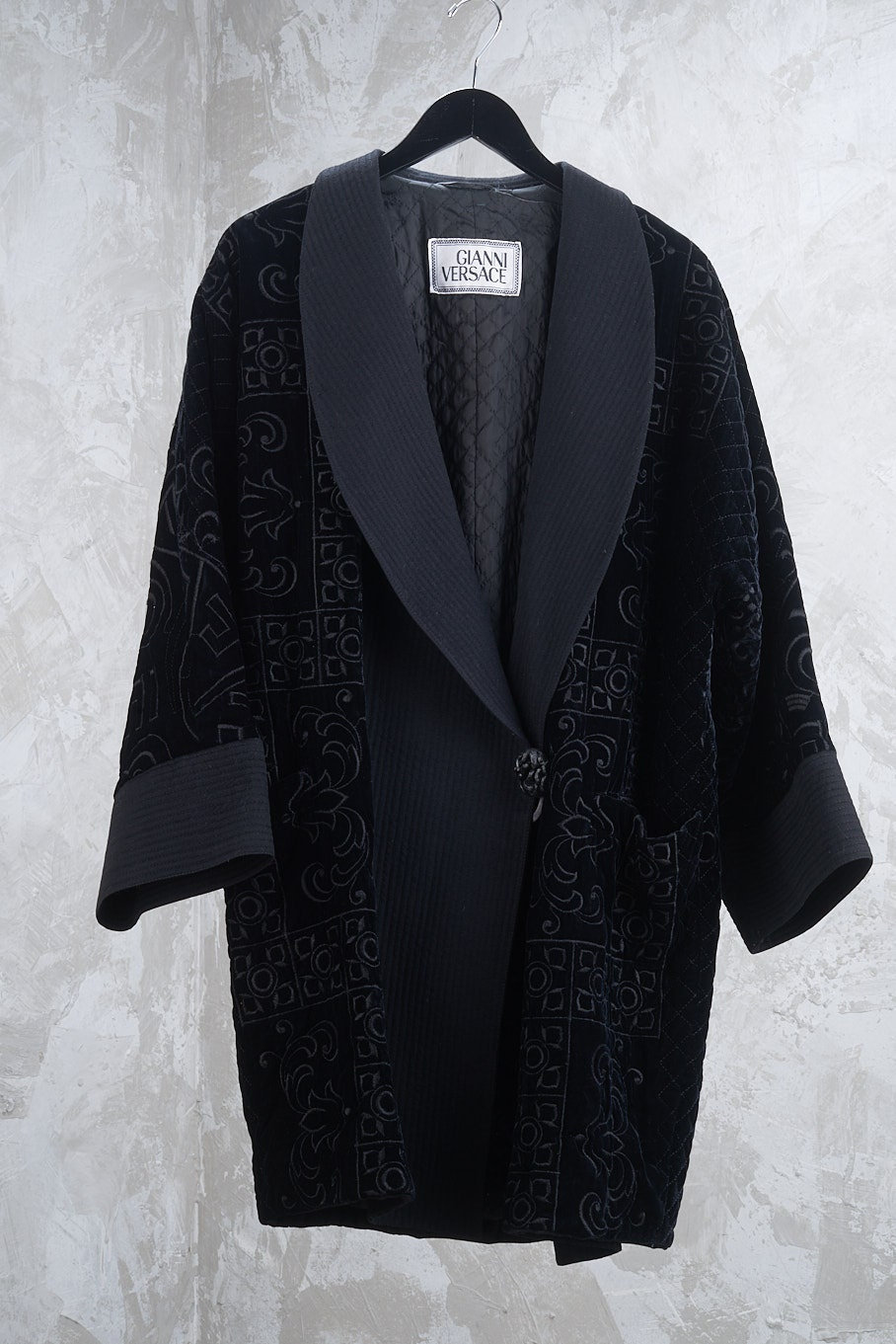 ジャケット・アウター GIANNI VERSACE 1990s Quilted Wool Coat 1991 GIANNI VERSACE Black Wool & Velvet Runway Embroidery Smoking