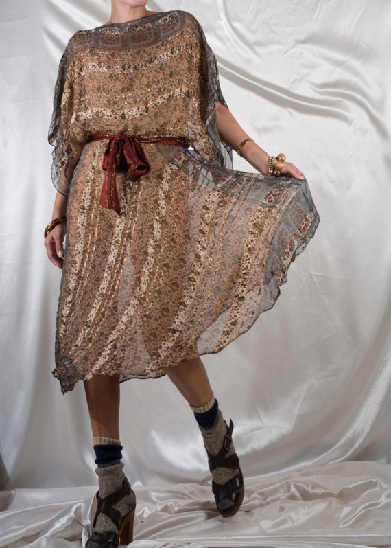 1980s// THE SILK FARM// Lurex Shadow Stripe Semi S