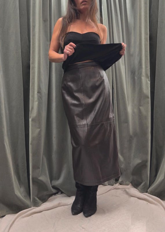 Valentino Boutique / Miss V, VALENTINO Boutique 1990s Lambskin Leather Midi Pencil Skirt S