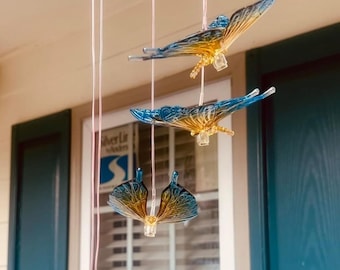 Solar Butterfly Wind Chimes Outdoor Garden Decor Color Changing Hanging Light, Waterproof Patio Porch Window Lights Gift for Mom Women Girls
