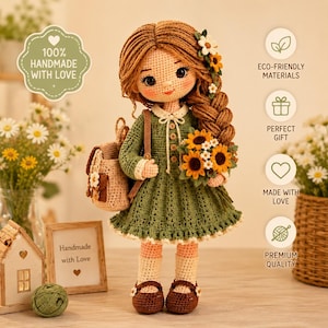 Può includere: Una bambola all'uncinetto con capelli castani intrecciati, che indossa un vestito verde con colletto bianco e scarpe marroni. La bambola tiene in mano un bouquet di girasoli e porta un piccolo zaino beige. Il testo sull'immagine include 100% HANDMADE WITH LOVE.