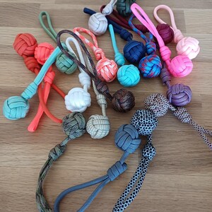 Porte-clés Paracorde Tressé Lot De 5 Porte-clés En Paracorde Tressée Avec Mousqueton – Longueur Dépliée 2 M – Résistance 300 Kg – Pour Randonnée, Survie, Camping Porte-clé Tressé Survival
