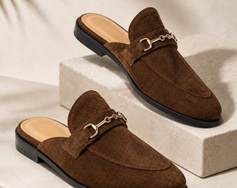 Mocassini in camoscio marrone con catena dorata a morsetto, mocassini in pelle senza tallone da donna, scarpe da lavoro minimaliste basse senza lacci, ballerine a punta