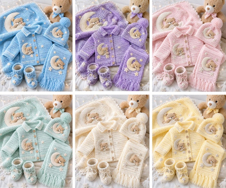 Pode incluir: Uma cole&ccedil;&atilde;o de conjuntos de roupa de beb&eacute; feitos &agrave; m&atilde;o em v&aacute;rias cores pastel. Cada conjunto inclui um cardigan, chap&eacute;u, cachecol, manta e botinhas, todos com um design de urso de peluche e lua. Um urso de peluche est&aacute; inclu&iacute;do em cada conjunto.
