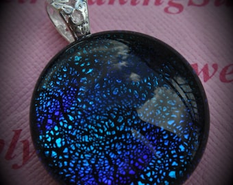 30mm Round Dichroic Fused Glass Cabochon Pendant In Blue