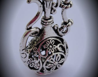 3D Textured Silver Plated Vase Metal Pendant