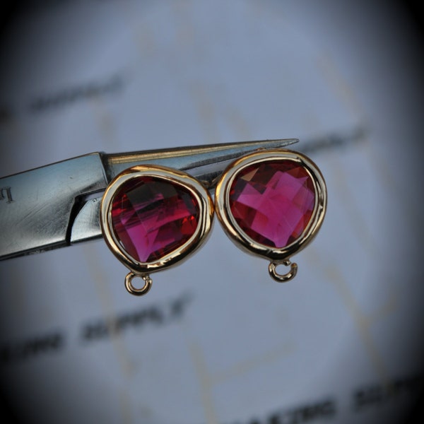 2 Pcs 14k Gold Plated Smooth Bezel Brass Faceted Glass Briolette 10mm Stud Earrings - Ruby
