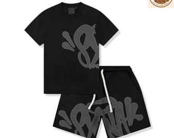 Conjunto de camiseta y shorts negros con logo Syna de SynaWorld // Conjunto elegante de ropa urbana a juego.