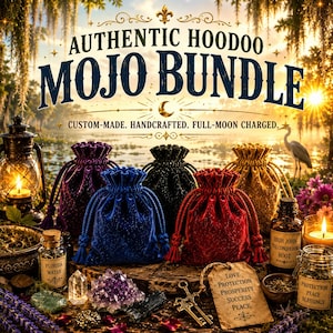 以下が含まれることがあります： Authentic Hoodoo Mojo Bundleの画像。紫、青、黒、赤、金など、さまざまな色のベルベット巾着袋が写っています。クリスタル、ボトル、キー、テキスト付きのタグなどのアイテムも含まれています。