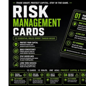 Puede incluir: Una baraja de cartas de gestión de riesgos con un diseño en negro y verde. Las cartas presentan texto e iconos que detallan las reglas de negociación, incluido el dimensionamiento de la posición, la gestión de riesgos y la protección del capital. Una pluma descansa junto a la baraja.