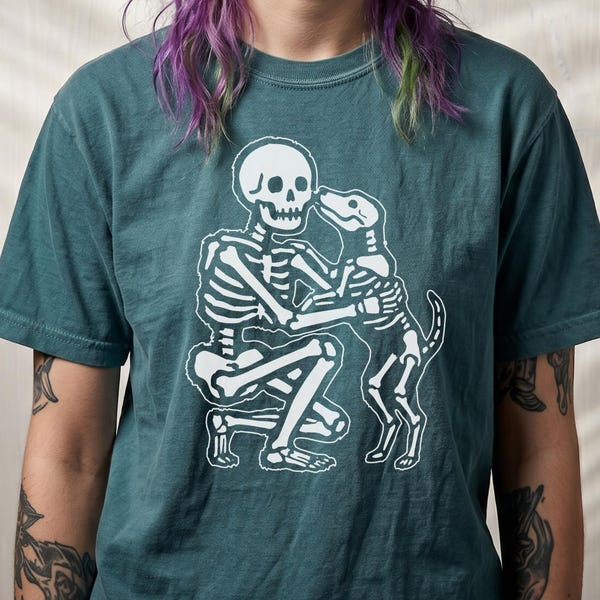 Camiseta con esqueleto abrazando a un perro, camiseta gótica para amantes de los perros, camiseta con el esqueleto como mejor amigo del perro, regalo espeluznante para mamás de mascotas, camiseta cómoda de tejido grueso con estética alternativa