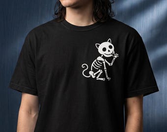 Camiseta de gato esqueleto, camiseta de colores espeluznantes y cómodos, regalo de Halloween para amantes de los gatos, camiseta gótica de gato, estampado de bolsillo lindo y espeluznante, estampado de bolsillo extragrande