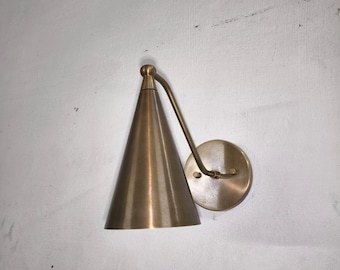 Applique murale conique moderne en laiton | Lampe murale style années 50 | Lampe murale minimaliste en métal | Éclairage pour chambre, couloir et salon