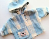 Geüpcycled babywolletje: koala-appliqué, blauw geruit dekenjasje