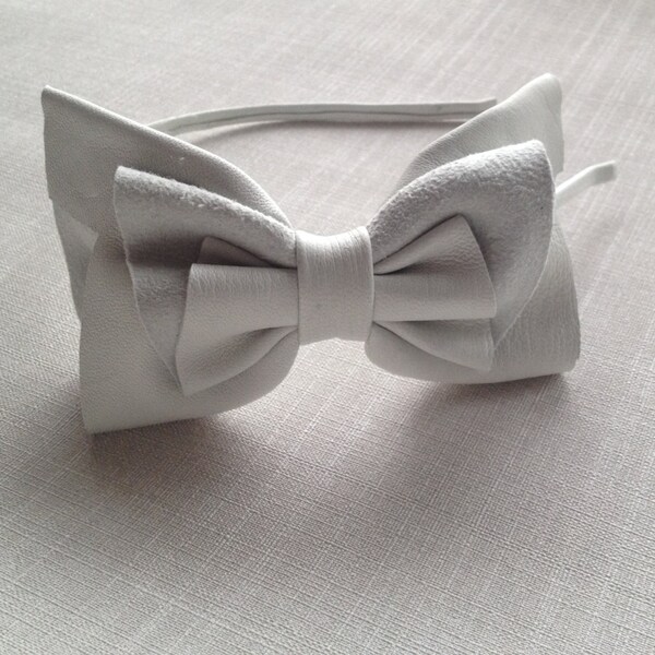 Leather headband, White leather bow, Leather headpiece, leather accessories, Bridesmaids gift, White headpiece, Unique headpiece