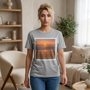 T-shirt met zandschrift 'mam' Sunset Beach | Mother Day Coastal Mom-T-shirt