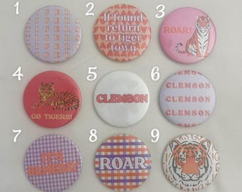 Clemson Pins 3-pack, Clemson Tigers Match Day-knappar, College-pins, Orange Match Day-tillbehör, Full Season Pin Set