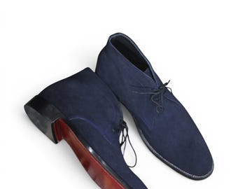 Stivaletti Chukka in camoscio blu navy fatti a mano, scarpe casual da uomo alla caviglia, modello desert.