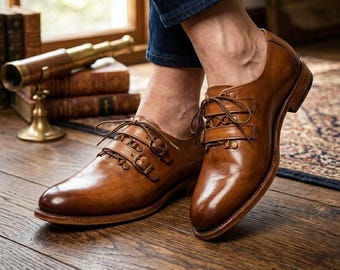 Handgemaakte lichtbruine leren oxfords schoenen met ghilliegesp, patina veterschoenen heren