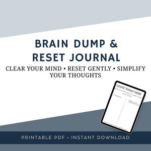 Może przedstawiać: Cyfrowy dziennik z napisem "BRAIN DUMP & RESET JOURNAL" w kolorze granatowym, zaprojektowany, aby pomóc oczyścić umysł i uprościć myśli. Widoczna jest mniejsza strona dziennika z podpowiedziami, aby zostawić rzeczy za sobą.