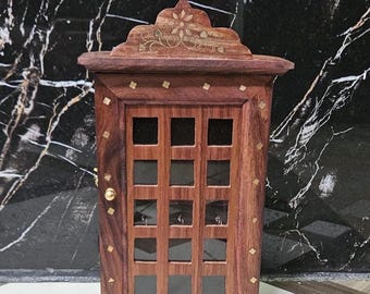 Scatola di legno fatta a mano, stile artigianale, portachiavi in legno, armadietto artigianale, organizer da parete, decorazione rustica, design tradizionale unico per la casa e
