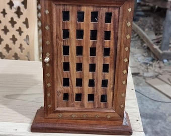 Scatola di legno fatta a mano, stile artigianale, portachiavi in legno, armadietto artigianale, organizer da parete, decorazione rustica, design tradizionale unico per la casa e