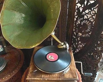 Grammofono in legno dall'aspetto vintage, design tradizionale unico, fatto a mano, stile verde: giradischi in gommalacca funzionante, decorazione rustica per la casa.