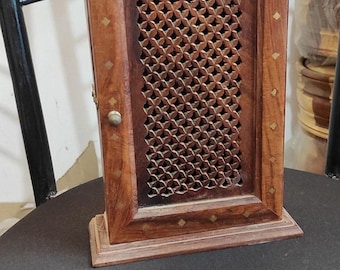 Scatola di legno fatta a mano, stile artigianale, portachiavi in legno, armadietto artigianale, organizer da parete, decorazione rustica, design tradizionale unico per la casa e