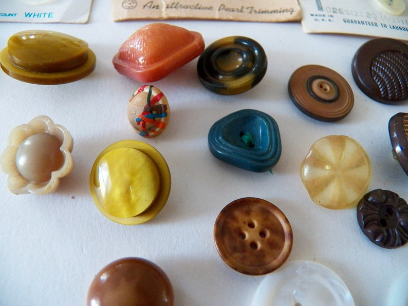 66 Vintage Mid Century Buttons Le Bouton Perlmate Plastic More Great for Projects Junk Journals Scrap booking Sewing /& Crafting