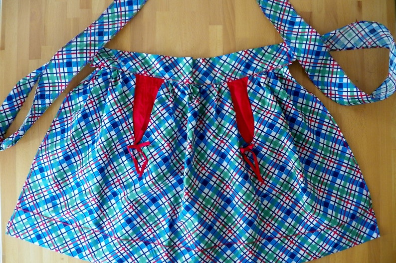 Vintage MIDCENTURY COTTON APRON Hand Made 19 waist 2 pockets Vibrant Colors Excellent Condition 35 ties 20 waist to hem One of a Kind image 3