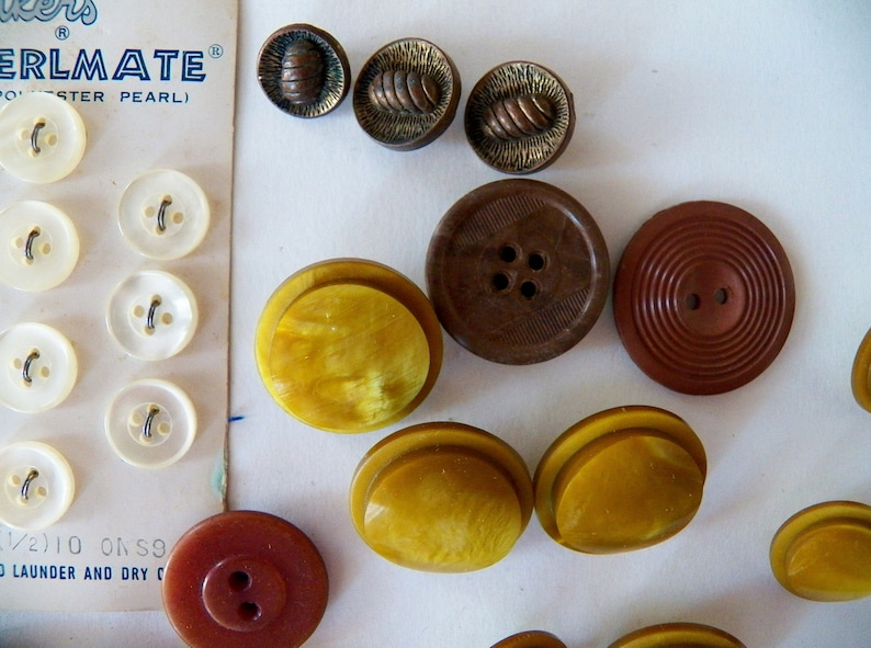 66 Vintage Mid Century Buttons Le Bouton Perlmate Plastic More Great for Projects Junk Journals Scrap booking Sewing /& Crafting