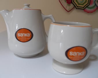 Ensemble de Cafetières Sanka Mid-Century : Mug Promotionnel Hall de Chine, 1960s de Collection