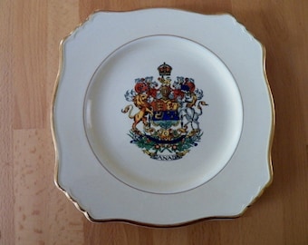 Vintage CANADA SOUVENIR PLATE 8" Diameter Great Condition Royal Winton Grimwades Made in England Gold Rimmed