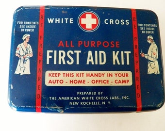 Vintage White Cross FIRST AID TIN Trousse de premiers soins tout usage Aucun contenu-Tin Only Great Condition Collectible American White Cross Labs Tin