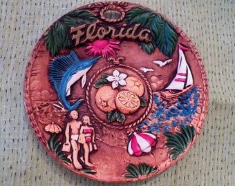 PLACA DE LEMBRANÇA Vintage de meados do século FLÓRIDA Suporte de parede Estilo dos anos 1960 8 "de diâmetro Placa colecionável em excelente estado Decoração kitsch dos anos 60