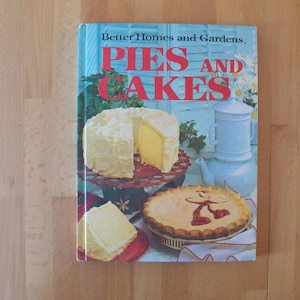 Książka kucharska Better Homes and Gardens PIES AND CAKES z 1972 r., wydanie 9. Doskonały stan