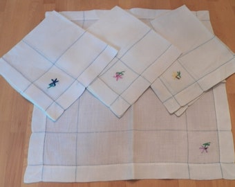 Vintage Set of 4 Linen Embroidered Napkins Drawn Thread Work Delicate Flowers Excellent Condition 15" Square OOAK Mid Century Luncheon Set