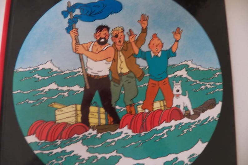 May include: A circular illustration featuring three characters and a white dog on a makeshift raft made of red barrels and wooden planks floating on a turbulent green sea. One character holds a blue flag, while the others wave their hands in the air.