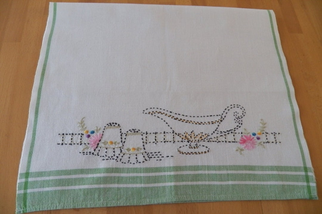 Vintage Embroidered Linen Kitchen Towel Excellent Condition 17' X 27