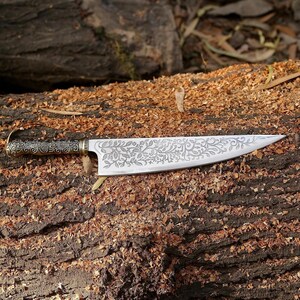 Hand-Forged Elven Longsword: Damascus Steel Blade, Walnut Handle, Emerald Accents Vorpal knife