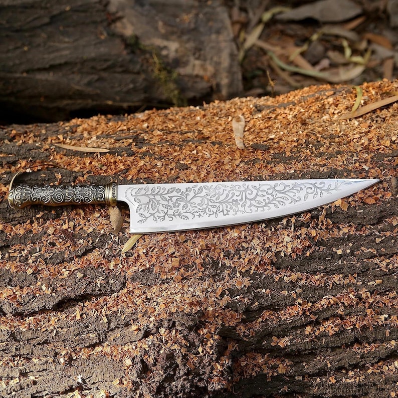 Hand-Forged Elven Longsword: Damascus Steel Blade, Walnut Handle, Emerald Accents Vorpal knife