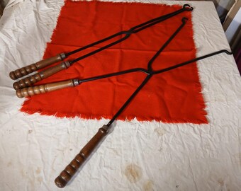 Pinze per legna da camino artigianali in ferro e legno | Fireplace tools handmade | Handcrafted iron and wood log tongs