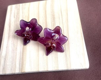 mini orecchini a forma di orchidea viola